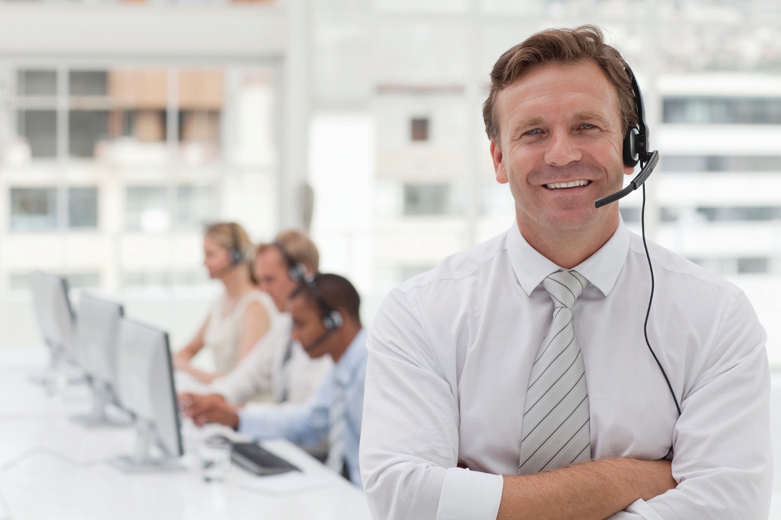 Professional helpdesk support agent assisting users
